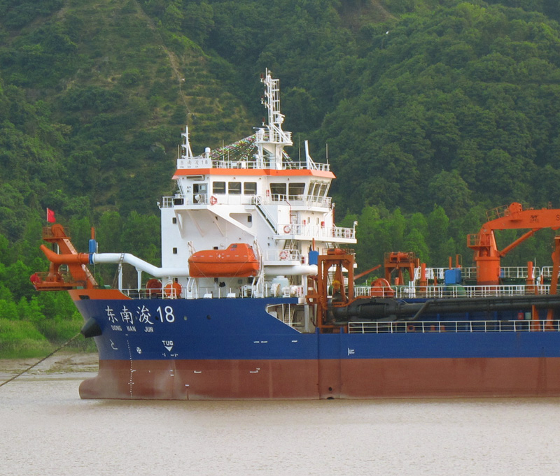 8000M3耙吸式挖泥船（東南浚18）